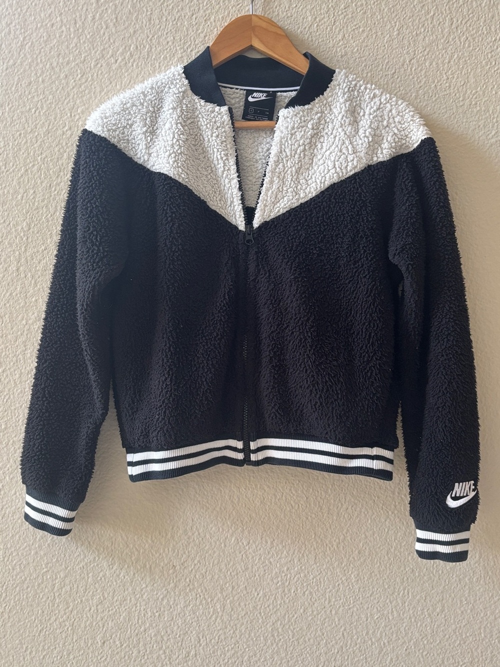Nike Track Jacket Sherpa Black and White Size Small